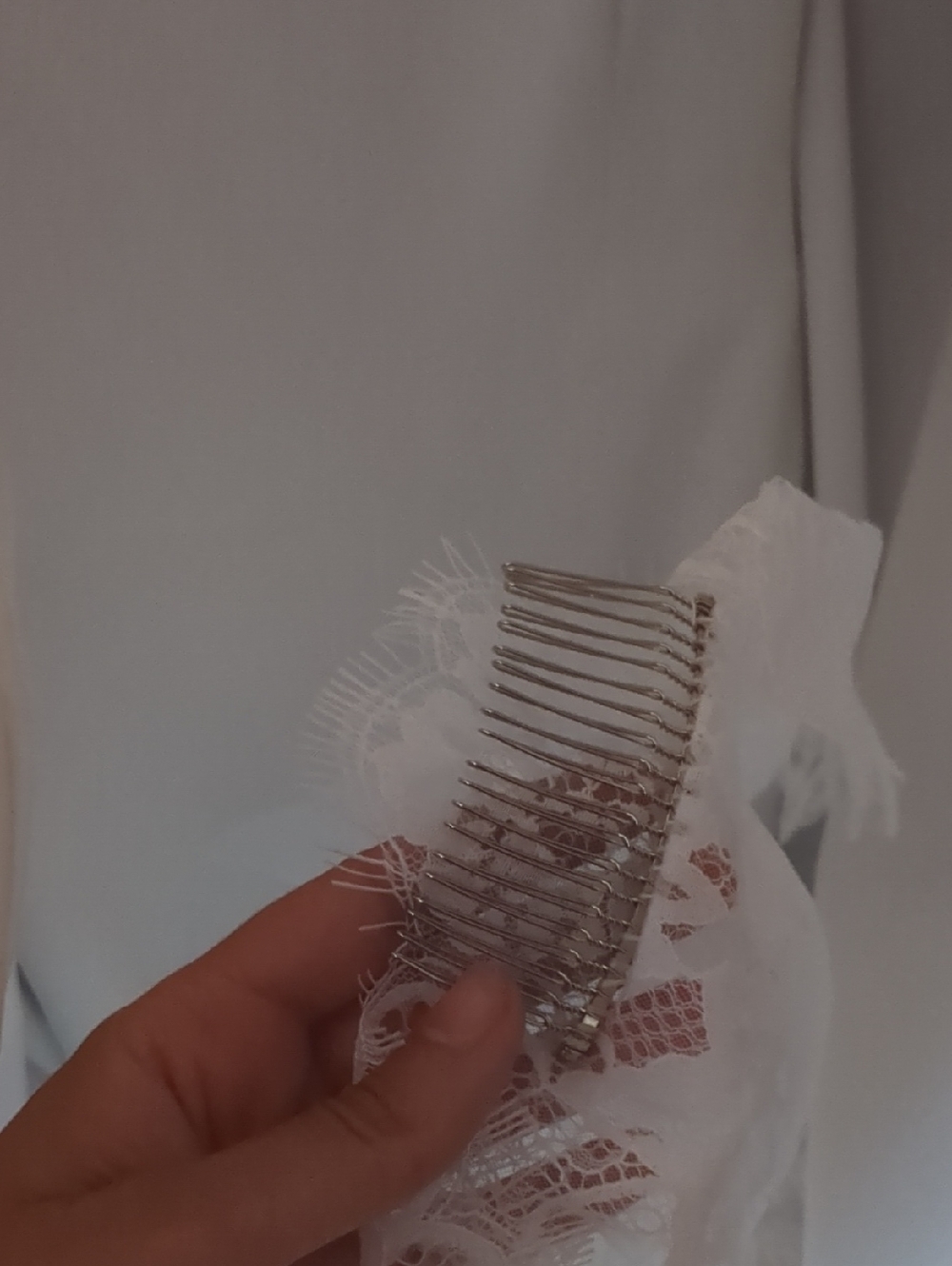 Gorgeous Off White Mantilla Lace Veil 106" - Picture 2 of 4